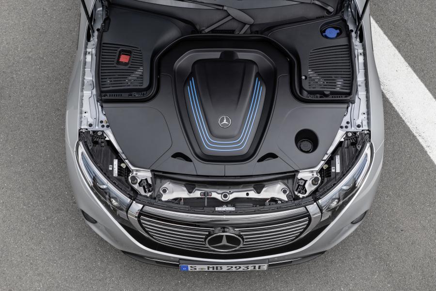 Моторный отсек Mercedes-Benz EQC400 4Matic (N293) 2019 года  (WW) (фото 38 из 202)